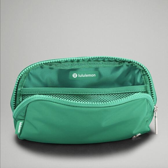 NWT Lululemon Everywhere Crossbody Belt Bag - Green Emerald Ice - Picture 2 of 4